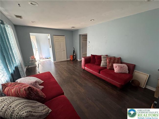 215 W Lehigh St, Townhouse with 3 bedrooms, 3 bathrooms and null parking in Bethlehem PA | Image 29