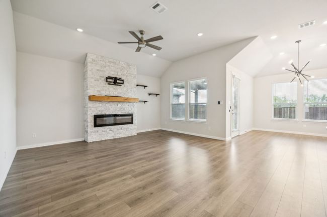 1339 Coronado Ct, House other with 3 bedrooms, 2 bathrooms and null parking in Justin TX | Image 4