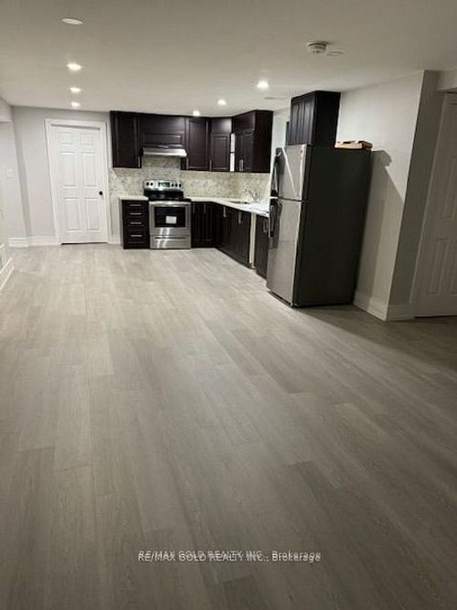 2 Tweedsmuir Crt, Brampton, ON, L6Z1W5 | Card Image