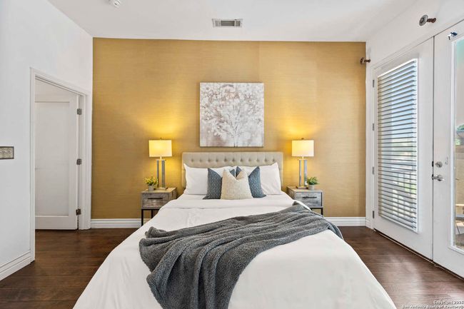 APT-109 - 215 Center, Condo with 2 bedrooms, 3 bathrooms and null parking in San Antonio TX | Image 23