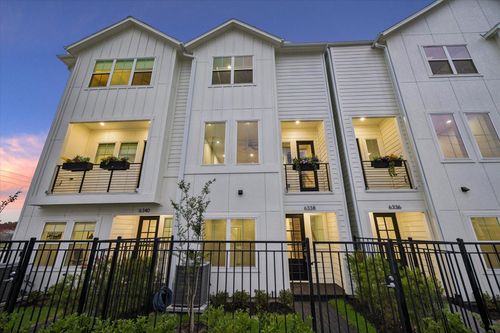 6338 Paddington Bend Dr, Houston, TX, 77008-3074 | Card Image