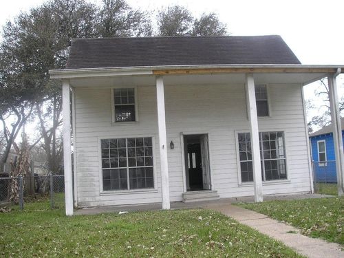 809 8th Ave N, Texas City, TX, 77590-7442 | Card Image
