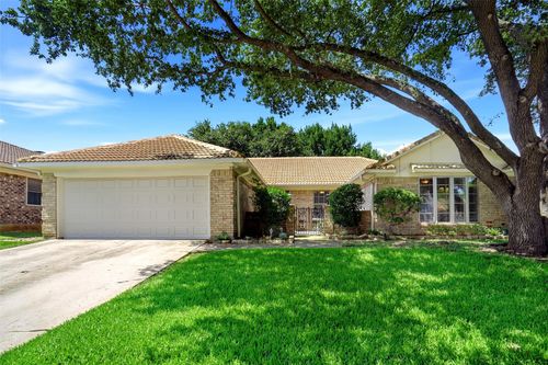 613 Robinhood Ln, Bedford, TX, 76021-2235 | Card Image