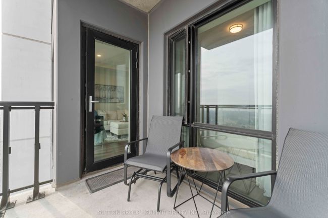 1709 - 15 Queen St S, Condo with 2 bedrooms, 2 bathrooms and 1 parking in Hamilton ON | Image 27