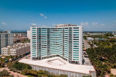 1632 - 7135 Collins Ave, Condo with 1 bedrooms, 2 bathrooms and null parking in Miami Beach FL | Image 3