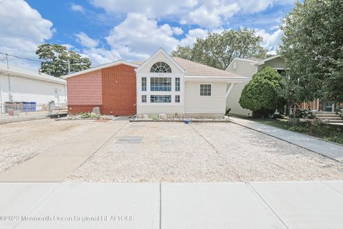 554 Crestview Terrace, Point Pleasant, NJ, 08742 | Card Image