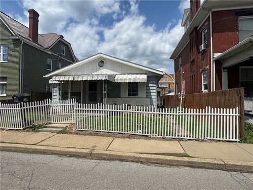 215 Maple St, Kittanning, PA, 16201-1230 | Card Image