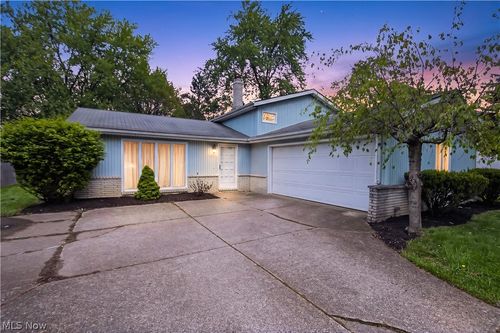 3903 Skyview Dr, Brunswick, OH, 44212-1230 | Card Image