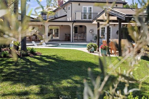 5748 Hillview Park Ave, Valley Glen, CA, 91401-4018 | Card Image