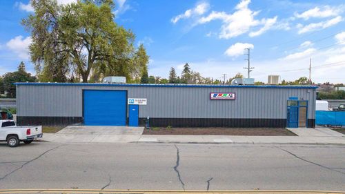 2121 E Mineral King Ave, Visalia, CA, 93292-6941 | Card Image