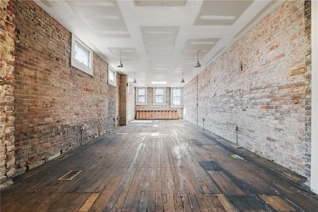 Commercial storefront | Image 9