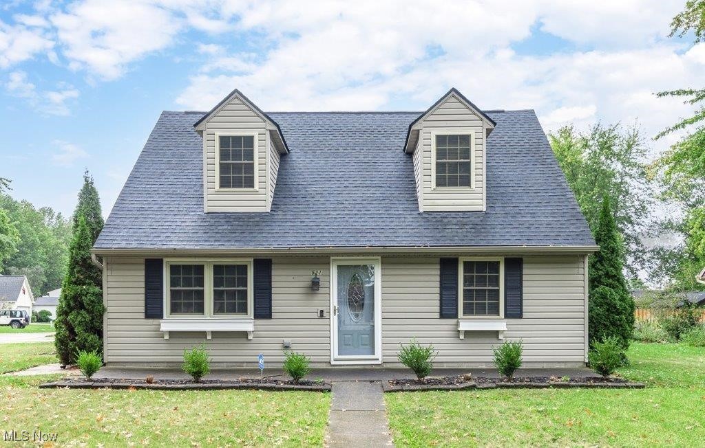 Carol Ln, Elyria, OH 44035