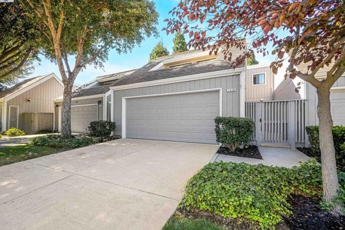 7550 Stonedale Dr, Pleasanton, CA, 94588-3700 | Card Image