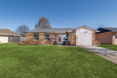 1725 Whiteoak Dr, Garland, TX, 75040-5379 | Card Image