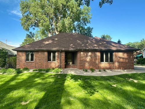 716 E Saint Andrews Cir, Dakota Dunes, SD, 57049-5111 | Card Image