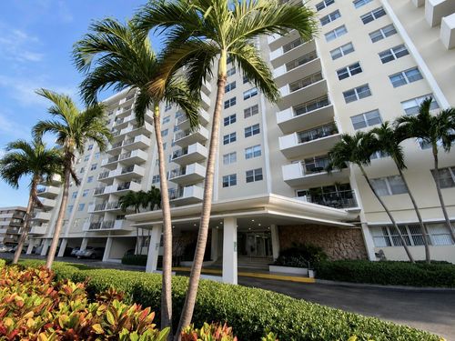 402-401 Golden Isles Dr, Hallandale Beach, FL, 33009-7509 | Card Image