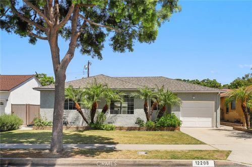 12208 Dunrobin Ave, Downey, CA, 90242-3004 | Card Image