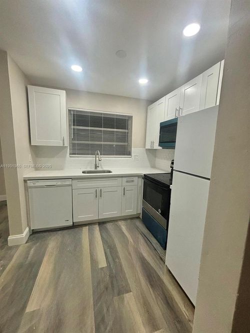 apt-106-3033 43rd Ave, Lauderdale Lakes, FL, 33313-1953 | Card Image