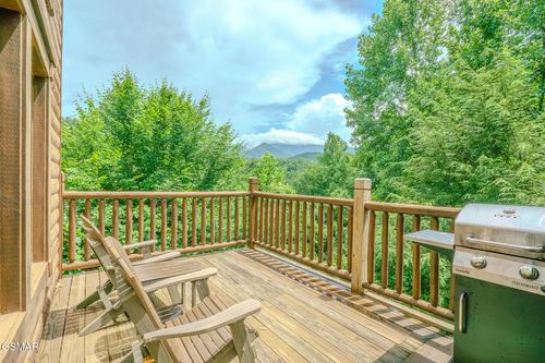 410 Maples Rd, Gatlinburg, TN, 37738-5720 | Card Image
