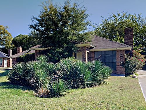 5211 Wild Horse Ct, Arlington, TX, 76017-2074 | Card Image