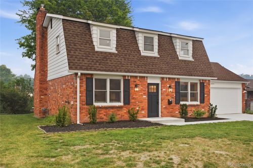 18570 Parklane St, Livonia, MI, 48152-2821 | Card Image