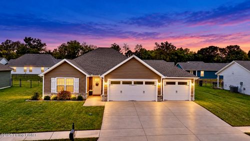 8015 Palermo Trl, Sellersburg, IN, 47172-8946 | Card Image
