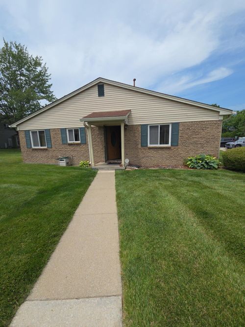 14-20041 Village Green Court, Brownstown, MI, 48183 | Card Image