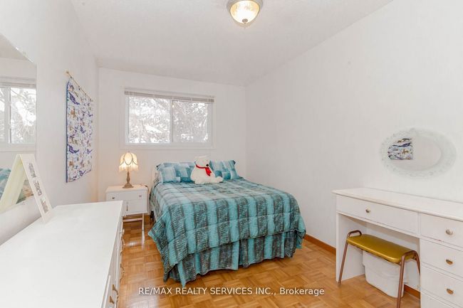 4 Collins Cres, Condo with 3 bedrooms, 2 bathrooms and 1 parking in Brampton ON | Image 17