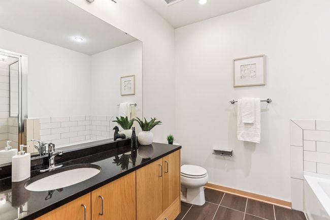 15-web-or-mls-W Lake St 305-S0709-015.jpg | Image 11
