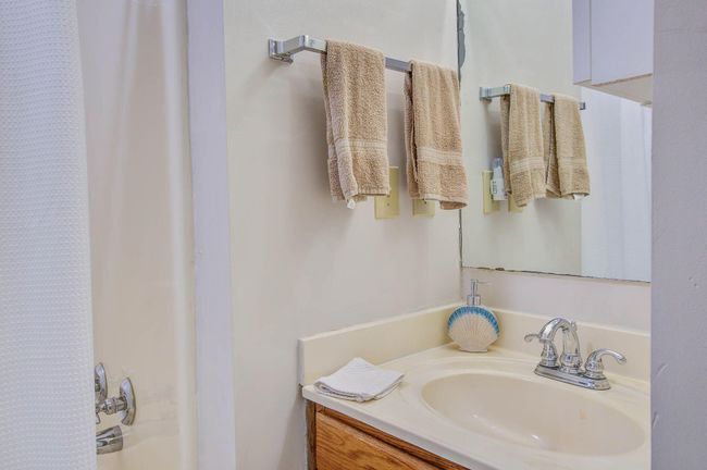 30 MC Guest Bath | Image 26