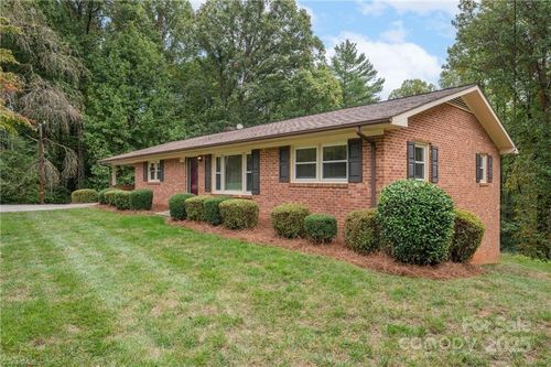 388 Brookwood Acres Dr, North Wilkesboro, NC, 28659-8223 | Card Image