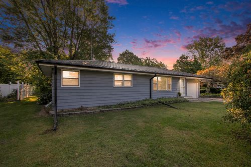 2705 Oakwood Ln, Saint Joseph, MI, 49085-3216 | Card Image