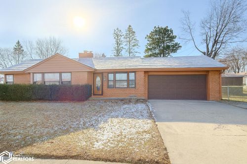 943 6th St Se, Mason City, IA, 50401-4261 | Card Image