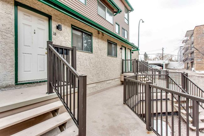 18 - 2400 15 Street Sw, Home with 2 bedrooms, 1 bathrooms and 1 parking in Calgary AB | Image 2