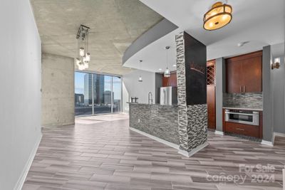 3107 - 210 N Church Street, Condo with 2 bedrooms, 2 bathrooms and null parking in Charlotte NC | Image 3