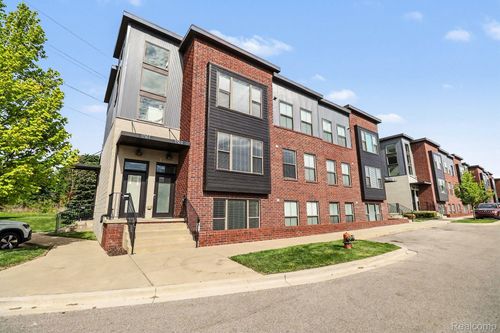 e-1250 Diamond Ct, Royal Oak, MI, 48067-3743 | Card Image