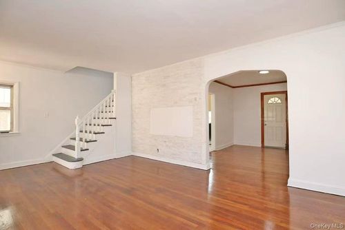 106 32nd Ave, East Elmhurst, NY, 11369-2541 | Card Image