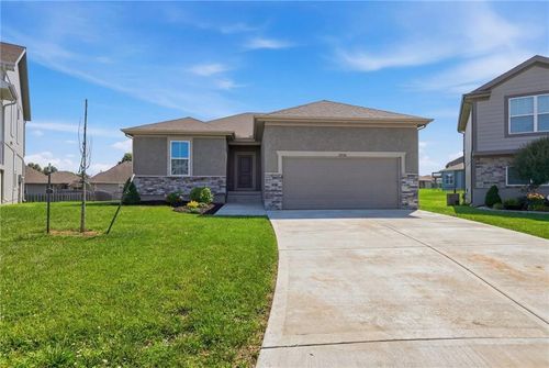 21806 Massa Cir, Peculiar, MO, 64078-7817 | Card Image