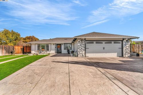 5750 Sunrose Ave, Newark, CA, 94560-4437 | Card Image