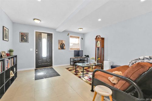 99-71 164th Ave, Howard Beach, NY, 11414-4001 | Card Image