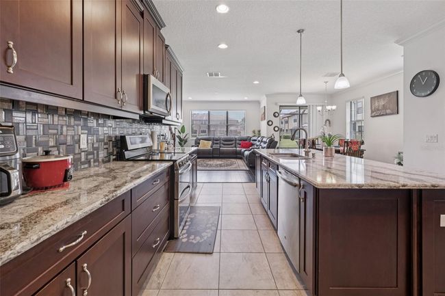 11617 Crowned Sparrow Ln, Townhouse with 3 bedrooms, 3 bathrooms and null parking in TAMPA FL | Image 4