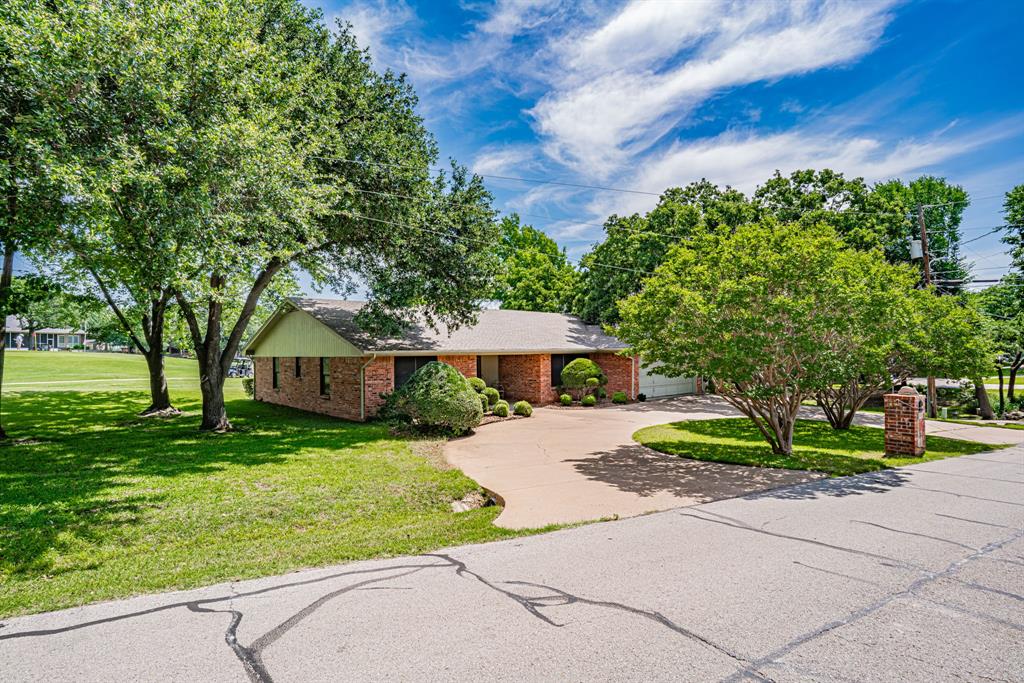 Nocona Dr, Granbury, TX 76049