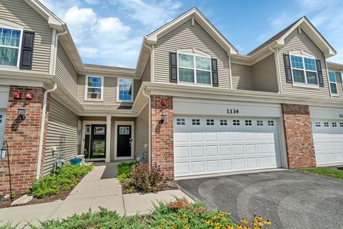 1334 Hawk Hollow Dr, Yorkville, IL, 60560-7108 | Card Image