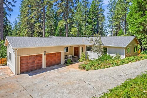 11551 Tree Top Cir, Nevada City, CA, 95959-3525 | Card Image