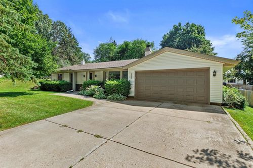 743 Chesham Court, HARTLAND, WI, 53029 | Card Image