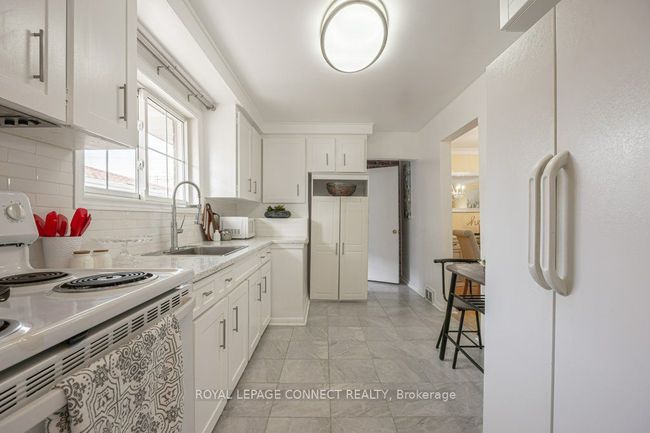 2 Ailsa Craig Crt, House attached with 7 bedrooms, 2 bathrooms and 5 parking in North York ON | Image 11