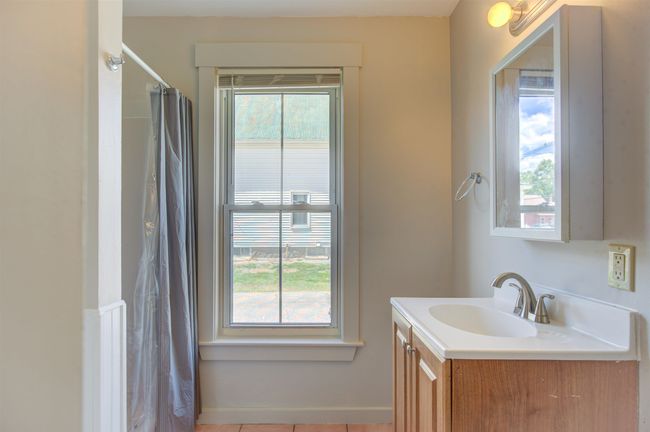 APT-1 - 8 Chase Ave, Condo with 2 bedrooms, 1 bathrooms and null parking in Conway NH | Image 8