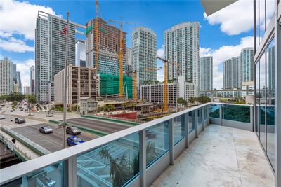 502 - 200 Biscayne Boulevard Way, Condo with 3 bedrooms, 3 bathrooms and null parking in Miami FL | Image 2