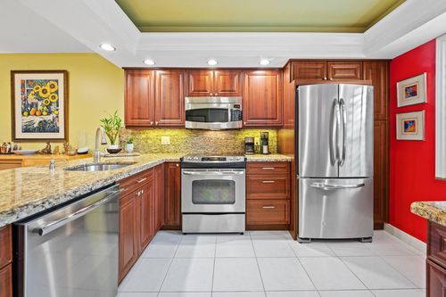 apt-305-3900 Oaks Clubhouse Dr, Pompano Beach, FL, 33069-3635 | Card Image