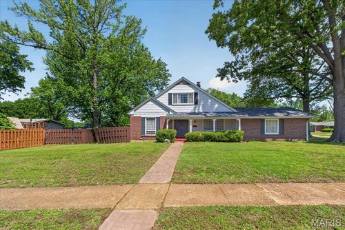 3725 Helmkampf Dr, Florissant, MO, 63033-6538 | Card Image